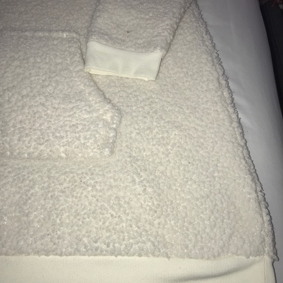 PEACHES & CREAM FLEECE SWEATER - Picture 4 of 6